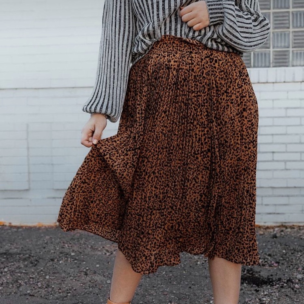 NWT Baevely leopard print pleated skirt